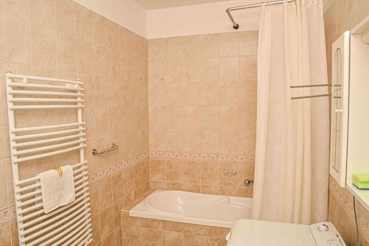Apartman Otto Hajduszoboszlo Luaran gambar